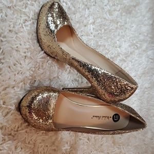 Michael Antonio gold glitter high-heel pumps. Rounded Closed Toe. Size 7
